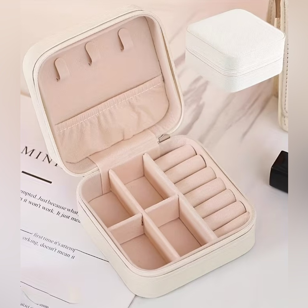 Chic Cream Jewelry Storage Case